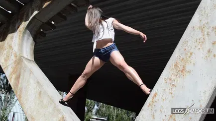 Alina - Strong Legs in the V