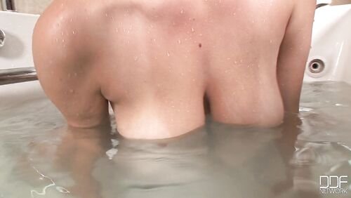 Gorgeous body boiling the water