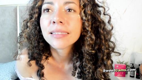 Curly Babe Wild Mouth Fantasy