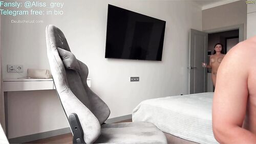 Sexy Alissa vor der Sexcam geil gefickt