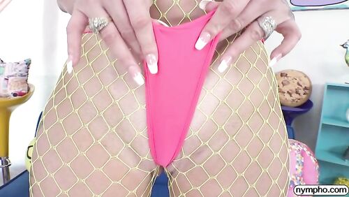 NYMPHO - LOLLY DAMES