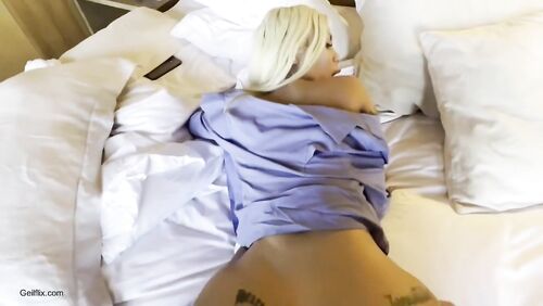 Notgeile Milf Krankenschwester fickt Patienten