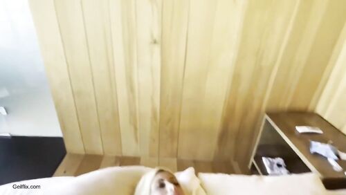 Notgeile Milf Krankenschwester fickt Patienten