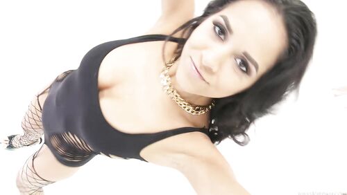 Abby Lee Brazil Shows Of Her Wet Ass To Manuel Ferrara