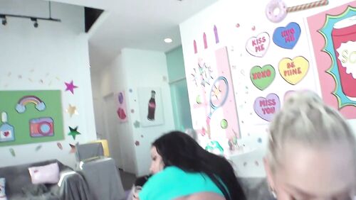 Jennifer White and Harley King Anal Threesome