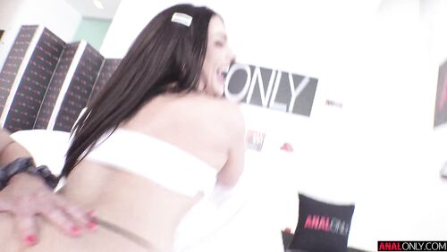 ANALONLY - IRIS LEON AND MADDIE WREN