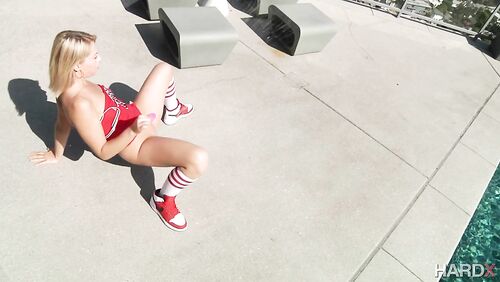 Zoey Monroe: 12.2 ft Of Squirt