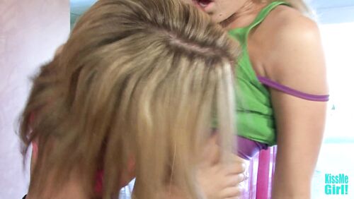 LL & AB Kiss