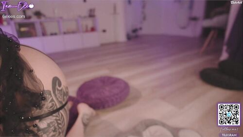 Oiled up skinny tattoo milf solo livestream