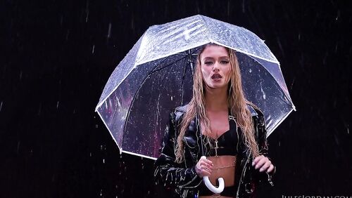 Emma Rosie Gets Wet And Wild With Anal