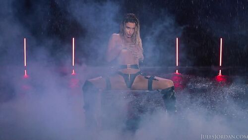 Emma Rosie Gets Wet And Wild With Anal